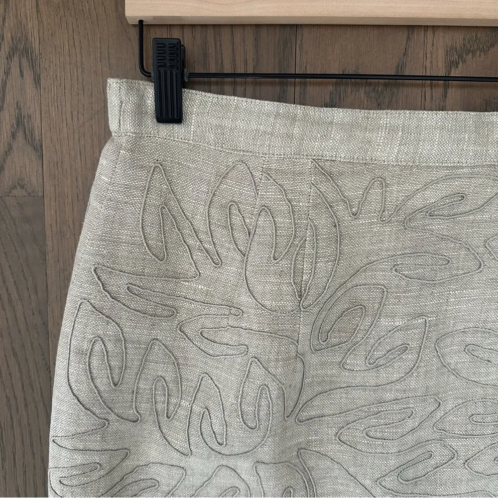 Vintage Carmen Marc Valvo Embroidered Neutral Linen Pencil Skirt in Tan Size 8